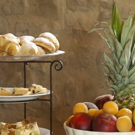La Tavola Dei Cavalieri Farm stay *
