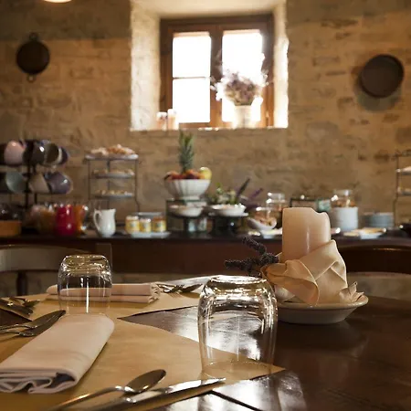 La Tavola Dei Cavalieri Farm stay *