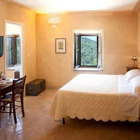 La Tavola Dei Cavalieri Farm stay *